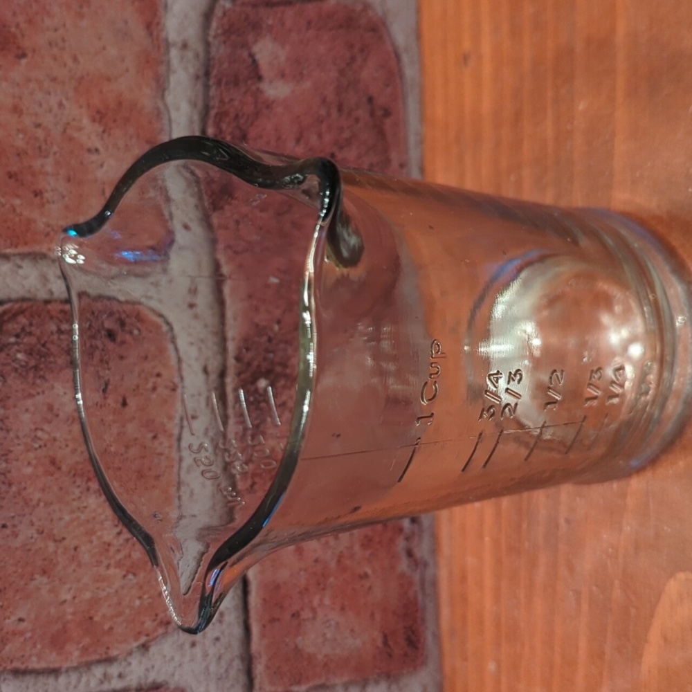 Vintage Anchor Hocking Triple Pour Measuring Cup -1 Cup - Picture 2 of 6